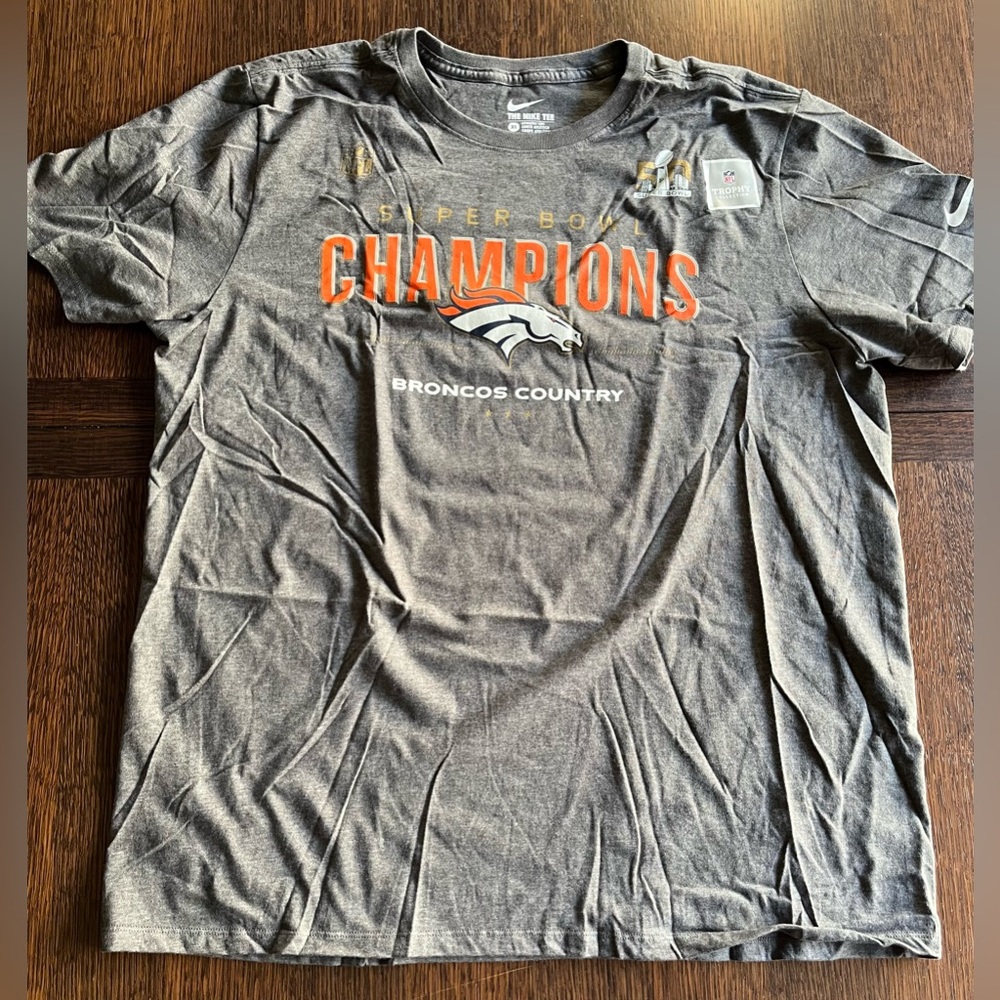Denver Broncos Nike Gray Super Bowl 50 Champions T-Shirt. Size XL Athletic Cut.